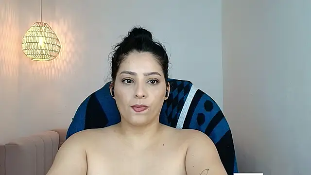 YummyAnna  online show from April 14, 2026, 3:39 pm