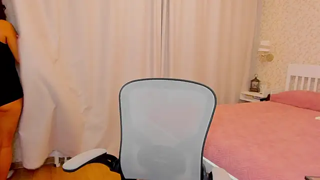 Snapshot of FieryHeart chatting on November 14, 2025, 6:11 pm FieryHeart online show from November 14, 2025, 6:11 pm