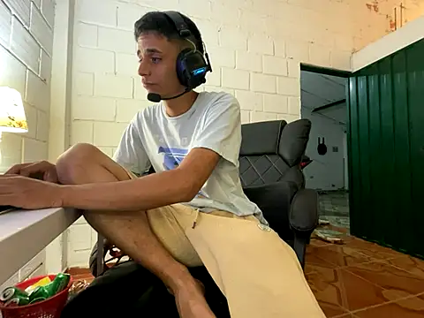 Max TheHorseDick online show from September 25, 2025, 2:50 am