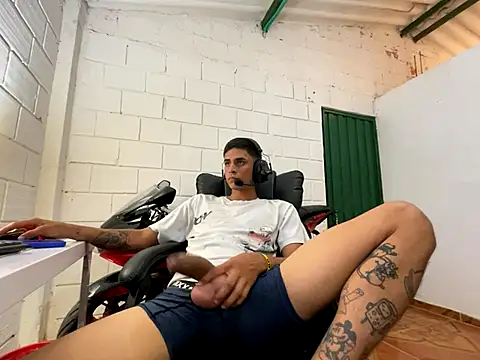 Max TheHorseDick online show from November 9, 2025, 10:25 pm