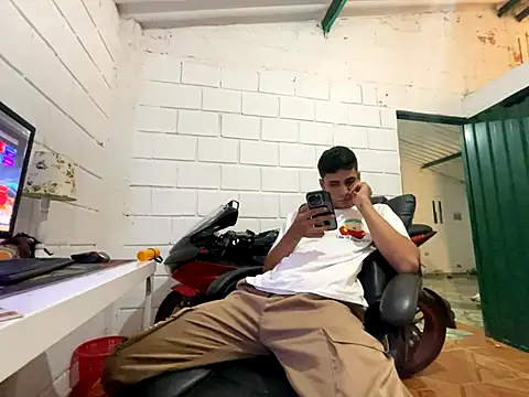 Max TheHorseDick online show from October 7, 2025, 2:01 am