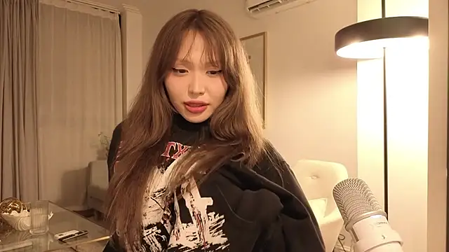 Snapshot of TammiLou chatting on December 22, 2025, 5:35 pm TammiLou online show from December 22, 2025, 5:35 pm