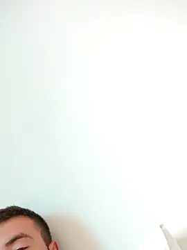 urielpereira online show from November 4, 2025, 4:33 pm