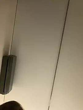 -AngelAri- online show from April 15, 2026, 6:01 pm