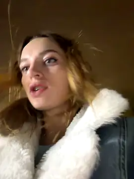 Snapshot of -AngelAri- chatting on November 16, 2025, 9:19 pm -AngelAri- online show from November 16, 2025, 9:19 pm