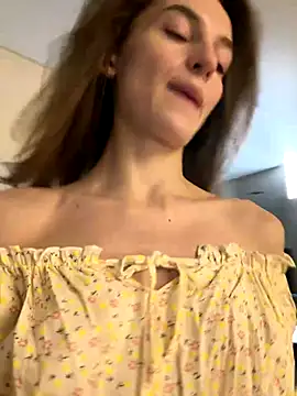 Snapshot of -AngelAri- chatting on December 3, 2025, 6:07 pm -AngelAri- online show from December 3, 2025, 6:07 pm