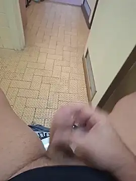 Snapshot of Frossi94 chatting on October 7, 2025, 1:12 pm Frossi94 online show from October 7, 2025, 1:12 pm