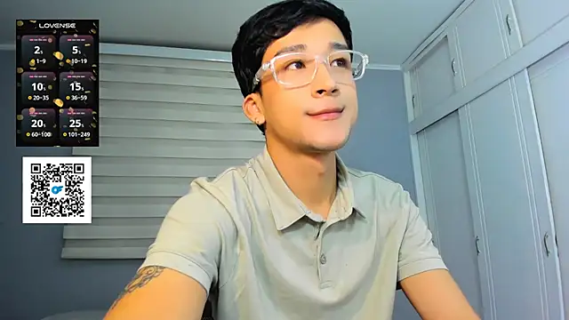 Snapshot of tom_Howard chatting on September 28, 2025, 1:56 am tom Howard online show from September 28, 2025, 1:56 am