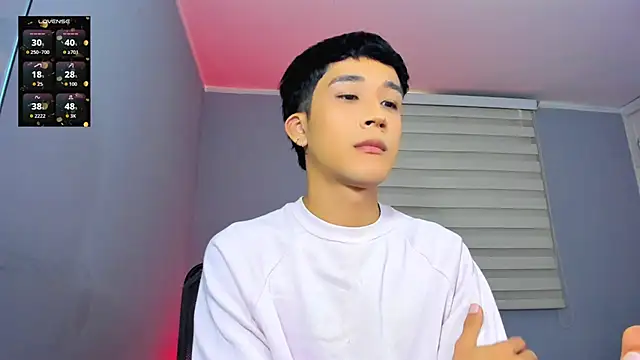 Snapshot of tom_Howard chatting on November 6, 2025, 8:57 pm tom Howard online show from November 6, 2025, 8:57 pm