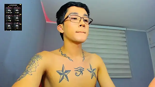 Snapshot of tom_Howard chatting on November 11, 2025, 2:06 am tom Howard online show from November 11, 2025, 2:06 am