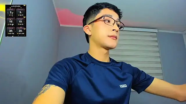 Snapshot of tom_Howard chatting on November 28, 2025, 3:07 am tom Howard online show from November 28, 2025, 3:07 am