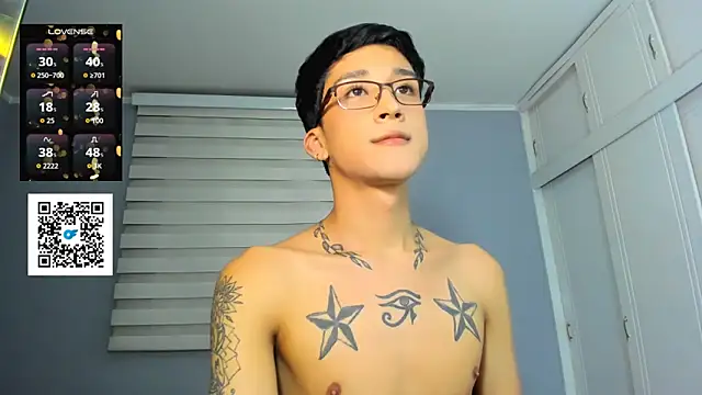 Snapshot of tom_Howard chatting on September 21, 2025, 4:06 am tom Howard online show from September 21, 2025, 4:06 am