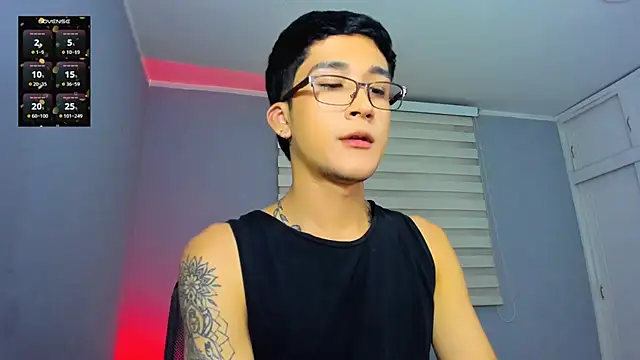 Snapshot of tom_Howard chatting on November 10, 2025, 1:54 am tom Howard online show from November 10, 2025, 1:54 am