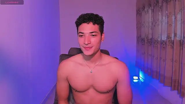 Snapshot of MitchellXD chatting on January 18, 2026, 4:32 pm MitchellXD online show from January 18, 2026, 4:32 pm