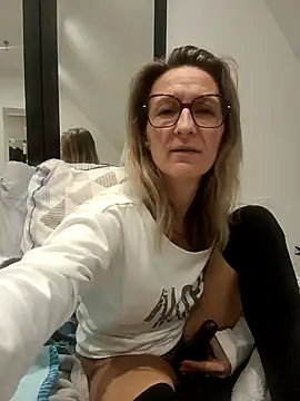 dancing sexy doll online show from October 21, 2025, 7:57 pm