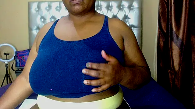 Snapshot of missboobsxx chatting on October 28, 2025, 12:59 pm missboobsxx online show from October 28, 2025, 12:59 pm