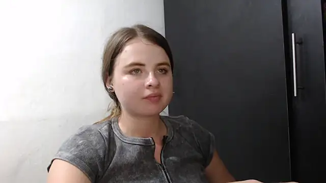 Snapshot of HellenMiyer1111 chatting on March 3, 2026, 7:43 pm HellenMiyer1111 online show from March 3, 2026, 7:43 pm