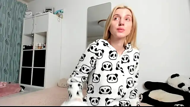 KenzieDawton online show from January 13, 2025, 5:01 am