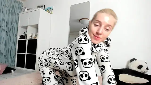 KenzieDawton online show from October 13, 2025, 6:26 am