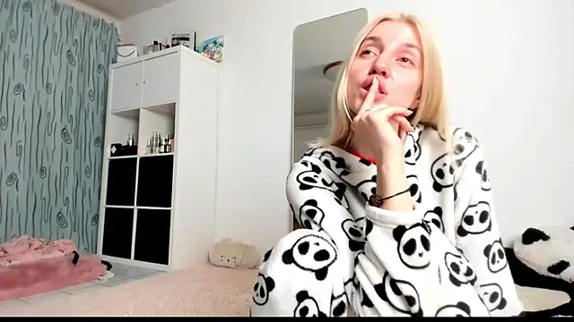 KenzieDawton online show from February 27, 2025, 5:07 am