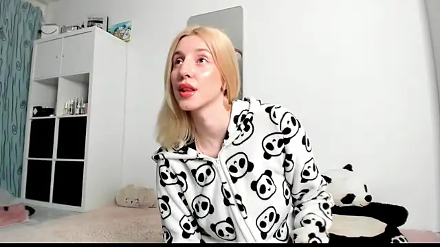 KenzieDawton online show from March 12, 2025, 8:08 am