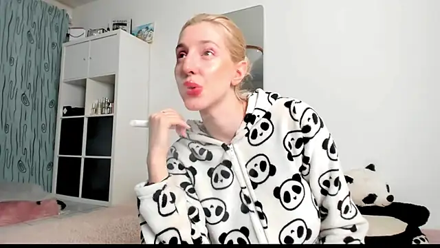 KenzieDawton online show from March 9, 2025, 7:12 am