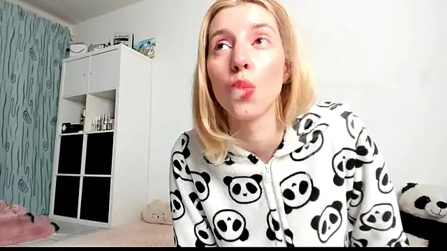 KenzieDawton online show from March 16, 2025, 5:03 am