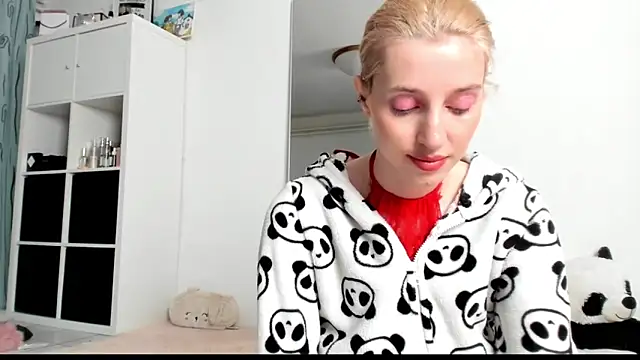 KenzieDawton online show from March 8, 2025, 6:54 am