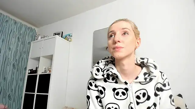 KenzieDawton online show from November 14, 2025, 4:27 am