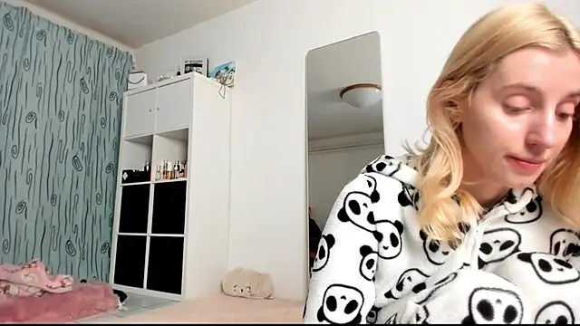 KenzieDawton online show from January 10, 2025, 5:15 am