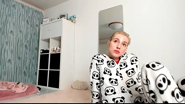 KenzieDawton online show from February 6, 2025, 5:03 am