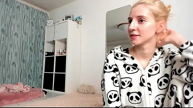 KenzieDawton online show from January 11, 2025, 5:20 am