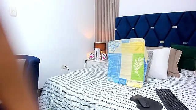 gabytyara2 online show from November 17, 2025, 4:11 pm