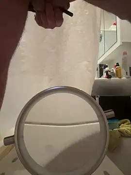 Snapshot of shehandme chatting on September 20, 2025, 12:43 pm shehandme online show from September 20, 2025, 12:43 pm