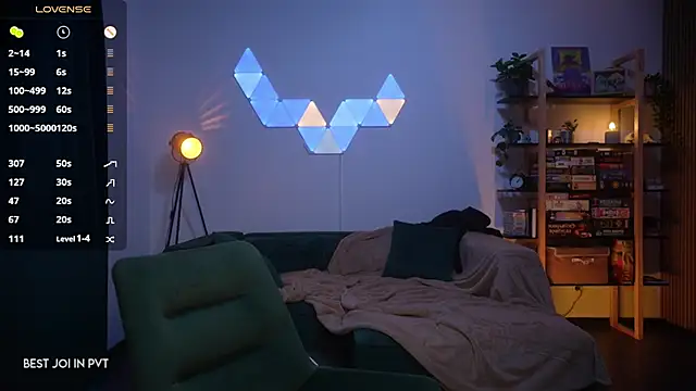 Snapshot of KeokiStar_ chatting on October 25, 2025, 7:58 pm KeokiStar online show from October 25, 2025, 7:58 pm