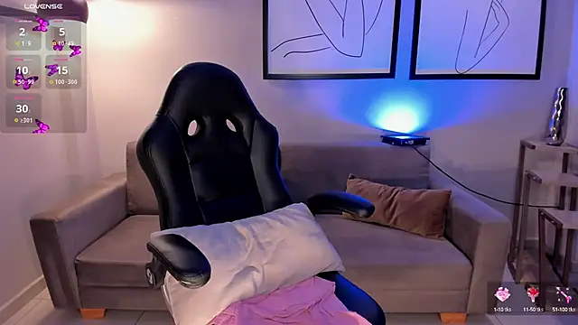 LindseyCox online show from March 17, 2025, 3:14 am