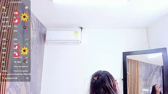 LauraSaenz01 online show from February 3, 2026, 6:51 am