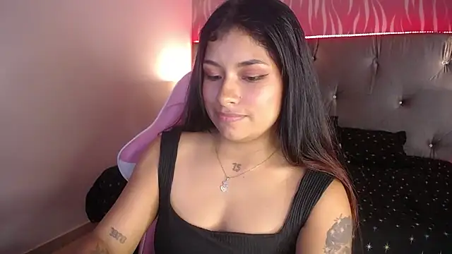 ChantalPetit online show from March 4, 2026, 6:15 pm