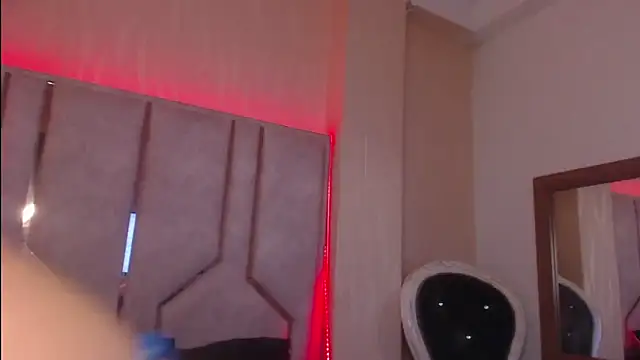 ChantalPetit online show from January 5, 2026, 6:11 pm