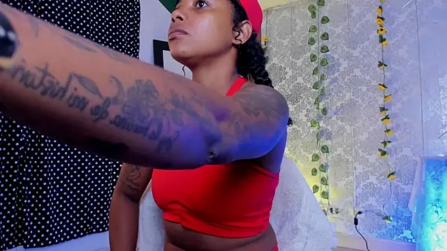 Snapshot of kelly_thomson chatting on February 19, 2026, 11:45 pm kelly thomson online show from February 19, 2026, 11:45 pm