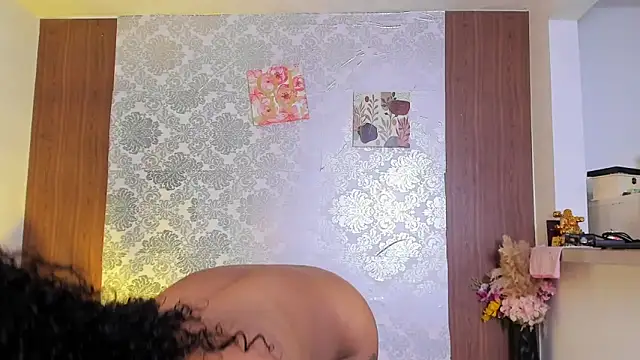 Snapshot of kelly_thomson chatting on November 17, 2025, 11:09 pm kelly thomson online show from November 17, 2025, 11:09 pm