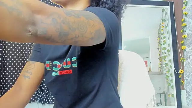 Snapshot of kelly_thomson chatting on February 18, 2026, 11:23 pm kelly thomson online show from February 18, 2026, 11:23 pm