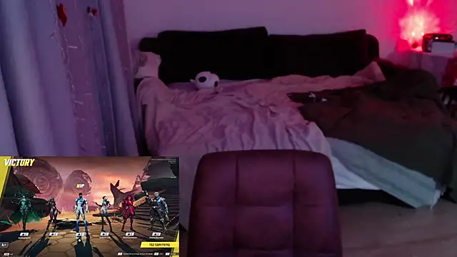 Weeissy online show from February 4, 2025, 9:31 pm