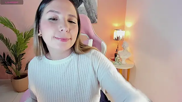 Snapshot of HannaMiller_1 chatting on December 15, 2025, 11:53 pm HannaMiller 1 online show from December 15, 2025, 11:53 pm