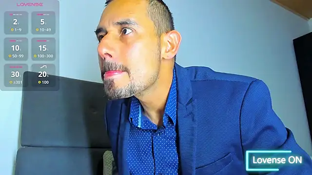 jhonyalzate2 online show from November 22, 2025, 11:03 pm