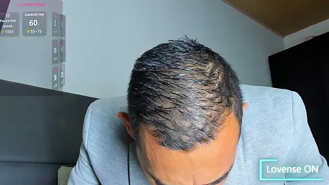 jhonyalzate2 online show from November 25, 2025, 2:45 am