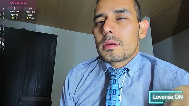 jhonyalzate2 online show from October 31, 2025, 3:36 am