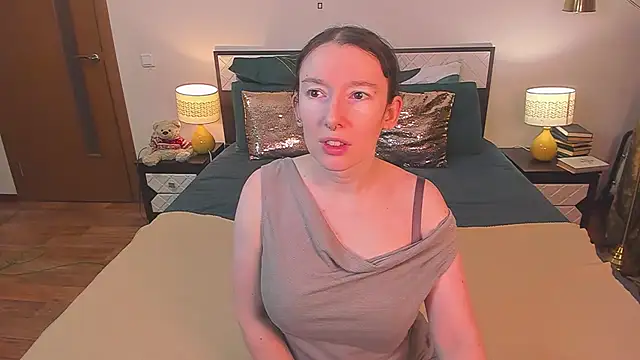 CatherineWalls online show from February 9, 2026, 4:32 am