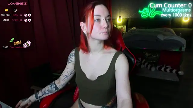 Snapshot of MaxPhoenixx chatting on December 15, 2024, 4:40 am MaxPhoenixx online show from December 15, 2024, 4:40 am