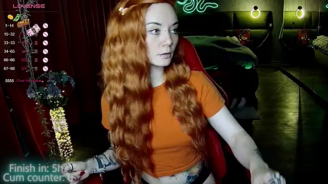 Snapshot of MaxPhoenixx chatting on October 30, 2025, 8:06 pm MaxPhoenixx online show from October 30, 2025, 8:06 pm